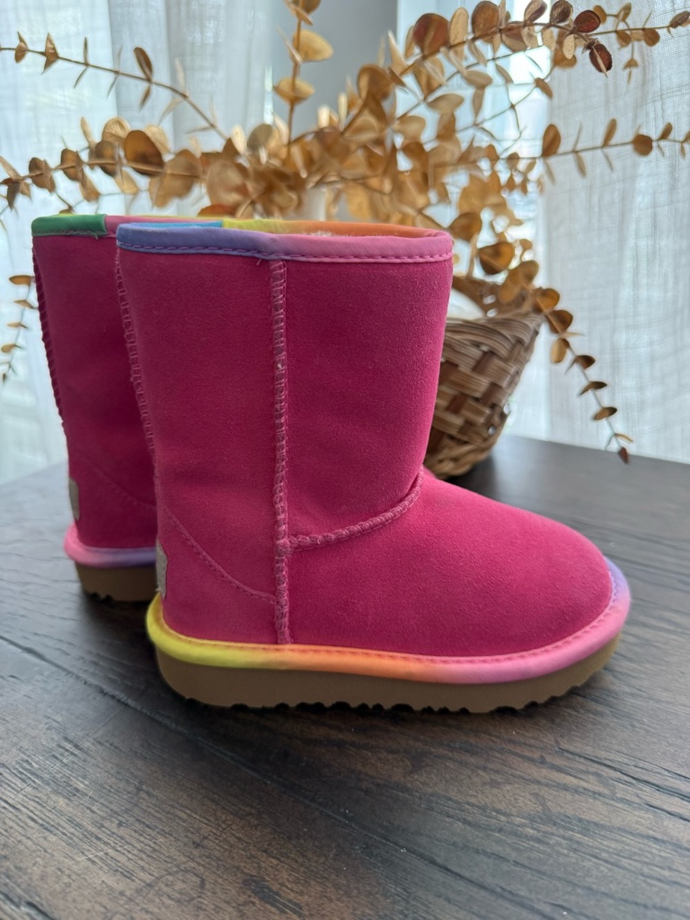 UGG Girls T Classic Short II Rainbow Genuine Shearling Lined Boot Pink, size 9